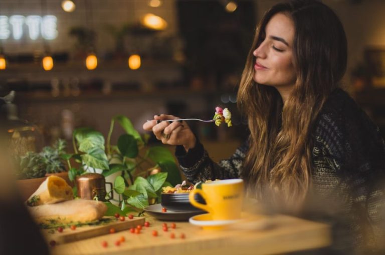 Mindful Eating: How to Eat with Intention and Awareness